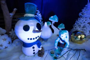 Hullabaloo Winter Wonderland - Snowman and Hare